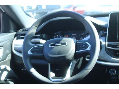 Silver Zynith 2025 Jeep Compass Sport