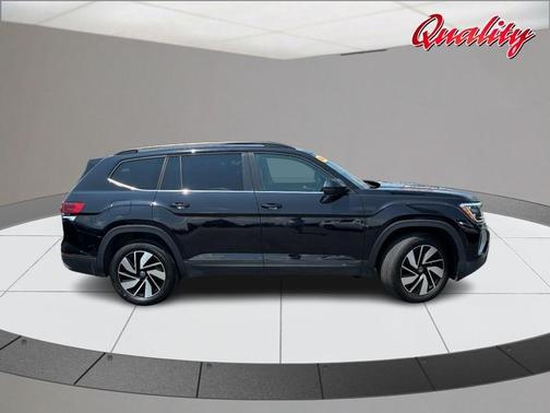 Deep Black Pearl Effect 2026 Volkswagen Atlas 2.0T SE w/Technology