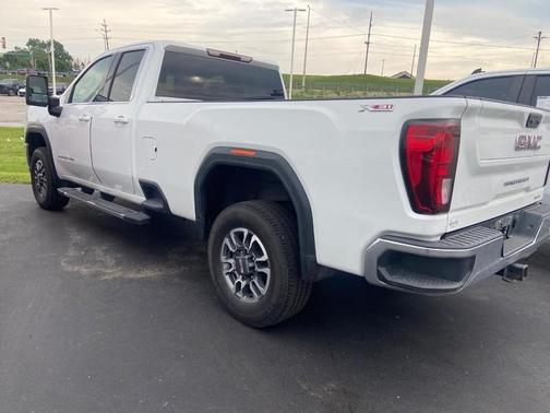 Summit White 2023 GMC Sierra 2500 SLE