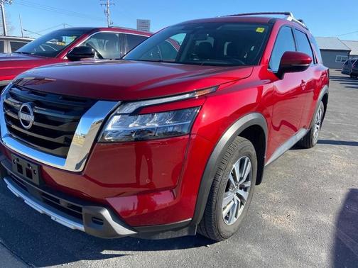 2024 Nissan Pathfinder SL