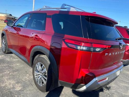 2024 Nissan Pathfinder SL