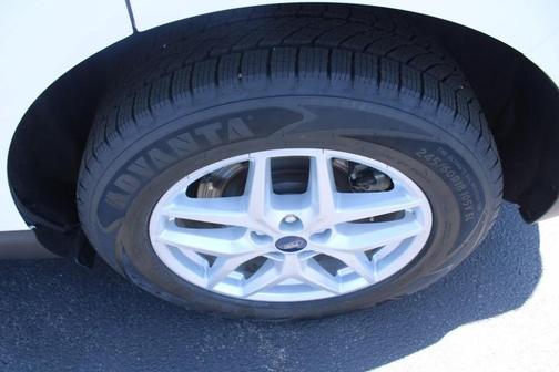 Star White 2022 Ford Edge SEL