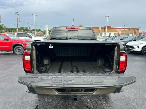 Deep Bronze Metallic 2025 GMC Canyon AT4