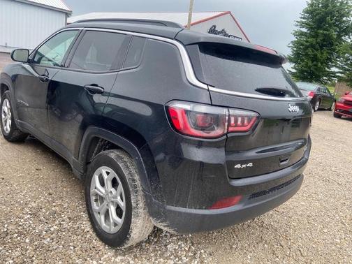 Diamond Black 2024 Jeep Compass Latitude
