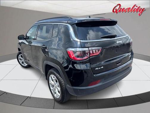 Diamond Black 2024 Jeep Compass Latitude