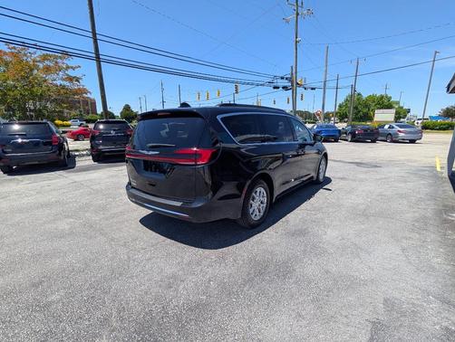 Brilliant Black Crystal Pearlcoat 2022 Chrysler Pacifica Touring L