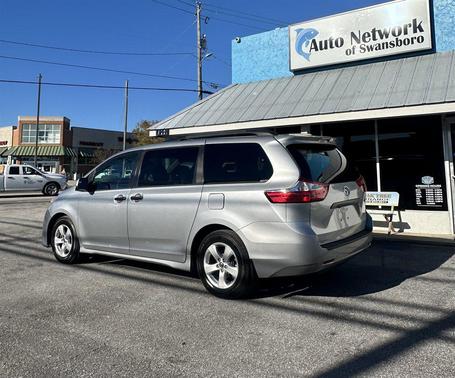 2018 Toyota Sienna SE