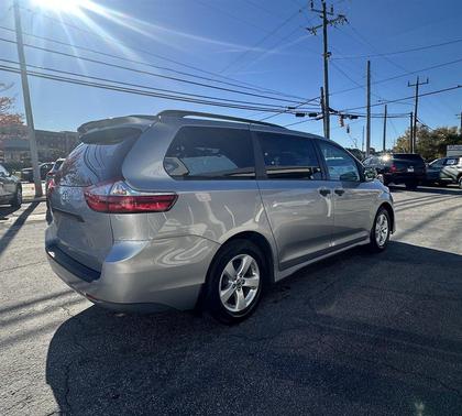 2018 Toyota Sienna SE