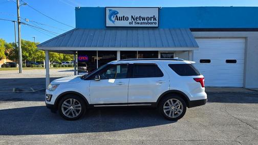 White 2016 Ford Explorer XLT