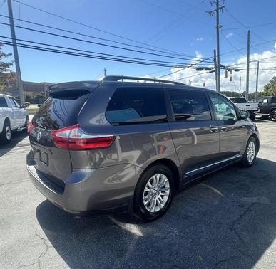 2017 Toyota Sienna XLE