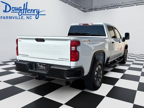 Summit White 2026 Chevrolet Silverado 2500 Custom