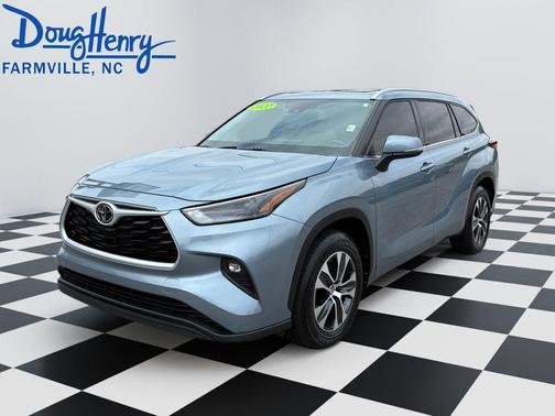 Moon Dust 2022 Toyota Highlander XLE