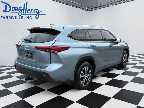 Moon Dust 2022 Toyota Highlander XLE