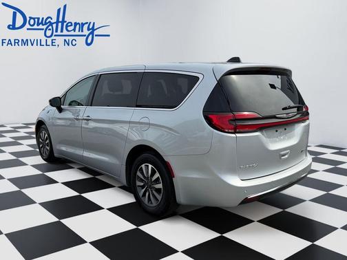 2024 Chrysler Pacifica Hybrid Select