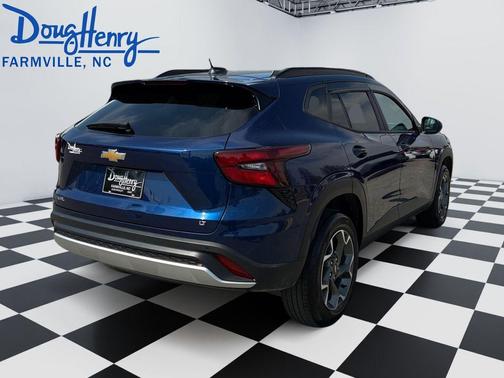 Blue Glow Metallic 2024 Chevrolet Trax LT