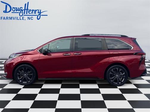 2022 Toyota Sienna XSE 7 Passenger