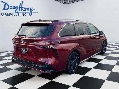 2022 Toyota Sienna XSE 7 Passenger