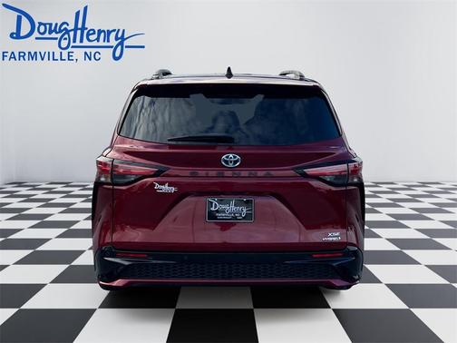 2022 Toyota Sienna XSE 7 Passenger