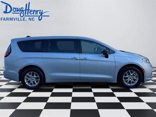 2024 Chrysler Pacifica Touring-L