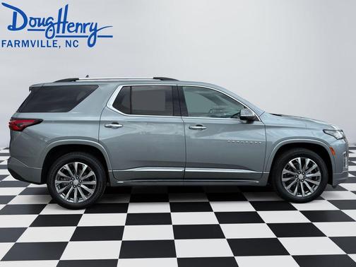 Sterling Gray Metallic 2023 Chevrolet Traverse Premier