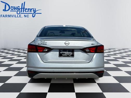 Brilliant Silver Metallic 2024 Nissan Altima 2.5 SV