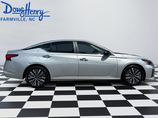 Brilliant Silver Metallic 2024 Nissan Altima 2.5 SV