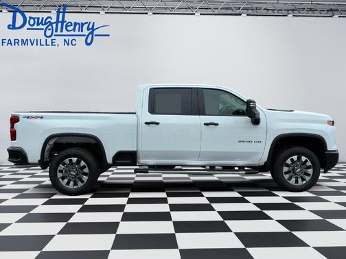 Summit White 2026 Chevrolet Silverado 2500 Custom