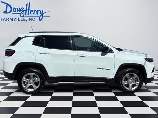 Bright White Clearcoat 2024 Jeep Compass Latitude