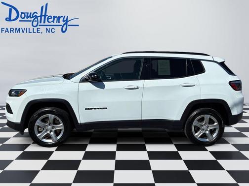 Bright White Clearcoat 2024 Jeep Compass Latitude