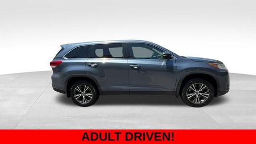 Shoreline Blue Pearl 2019 Toyota Highlander LE