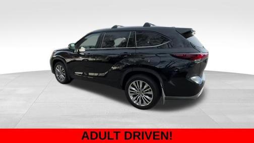 Midnight Black Metallic 2024 Toyota Highlander Platinum