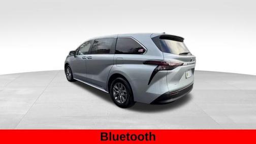 2023 Toyota Sienna LE