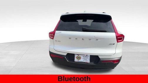 2023 Volvo XC40 B5 Ultimate Dark Theme