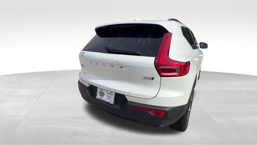 2023 Volvo XC40 B5 Ultimate Dark Theme