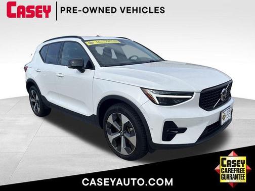 2023 Volvo XC40 B5 Ultimate Dark Theme