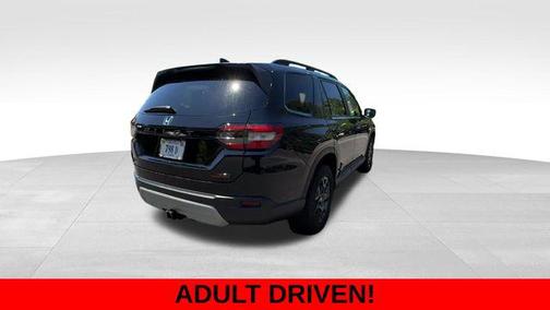 Crystal Black Pearl 2025 Honda Pilot TrailSport