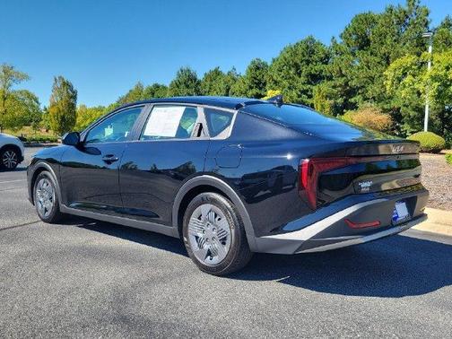Aurora Black Pearl 2025 Kia K4 LX
