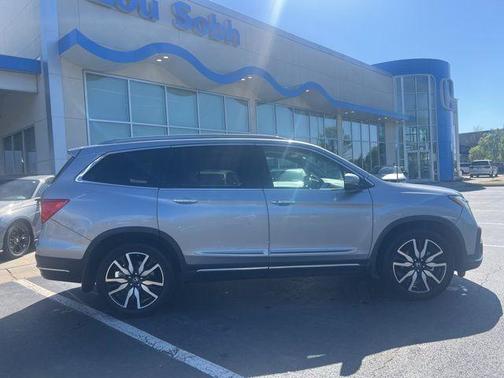 Lunar Silver Metallic 2019 Honda Pilot Touring 7-Passenger