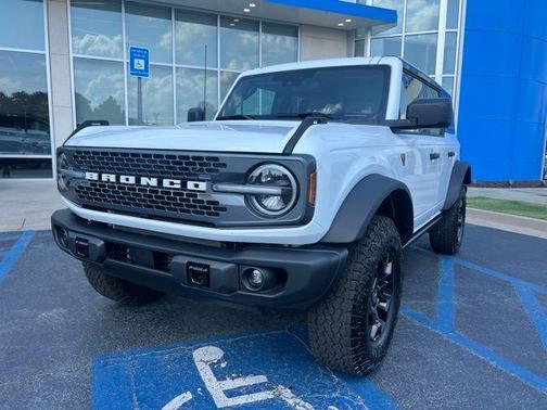 Oxford White 2026 Ford Bronco Badlands