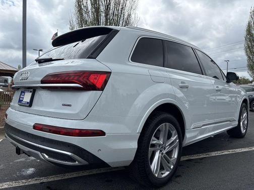 Glacier White Metallic 2020 Audi Q7 55 Premium Plus