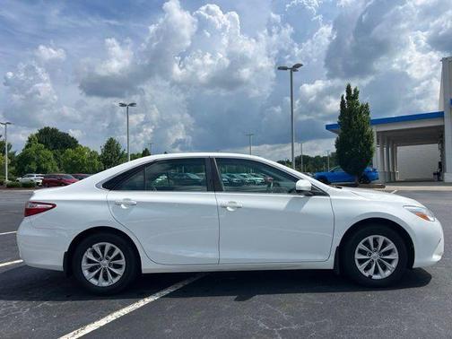 Super White 2016 Toyota Camry LE