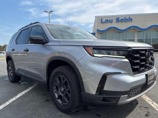 Lunar Silver Metallic 2024 Honda Pilot TrailSport