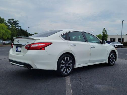 Pearl White 2016 Nissan Altima 2.5 SV