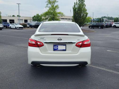 Pearl White 2016 Nissan Altima 2.5 SV