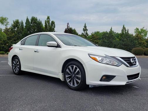 Pearl White 2016 Nissan Altima 2.5 SV