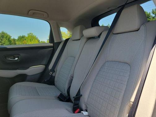 Platinum White Pearl 2027 Honda HR-V LX