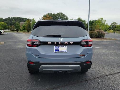 Sonic Gray Pearl 2026 Honda Pilot TrailSport