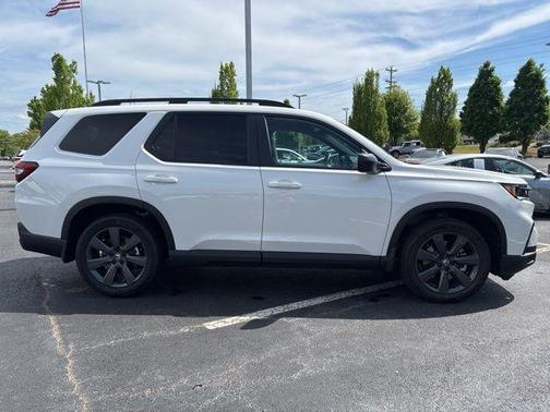 Platinum White Pearl 2025 Honda Pilot Sport