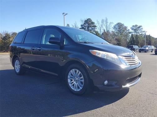 2017 Toyota Sienna XLE