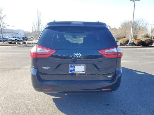 2017 Toyota Sienna XLE